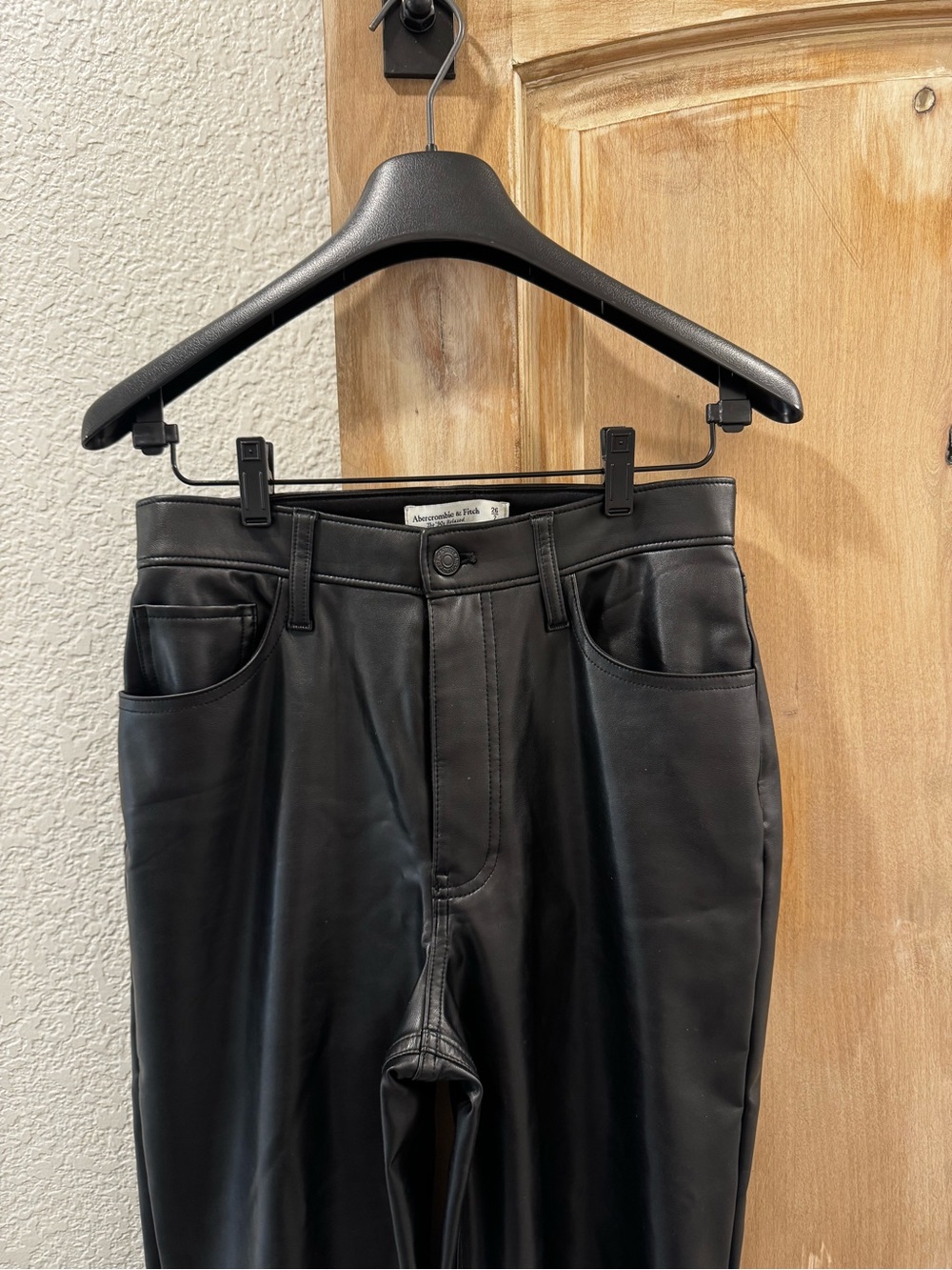 Abercrombie & Fitch The 90s Relaxed High Rise Black Faux Leather Pants Size 26